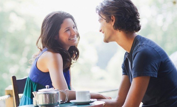 Cómo Gustarle a un Chico Tímido: 8 Trucos INFALIBLES